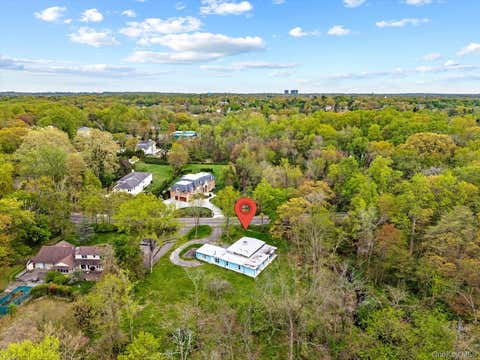 Homes For Sale - 107 Wildwood Road<br/> Great Neck, NY 11024