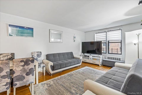 Photo of 50-21 39th Place #4H, Sunnyside, NY 11104 (MLS # 955933)