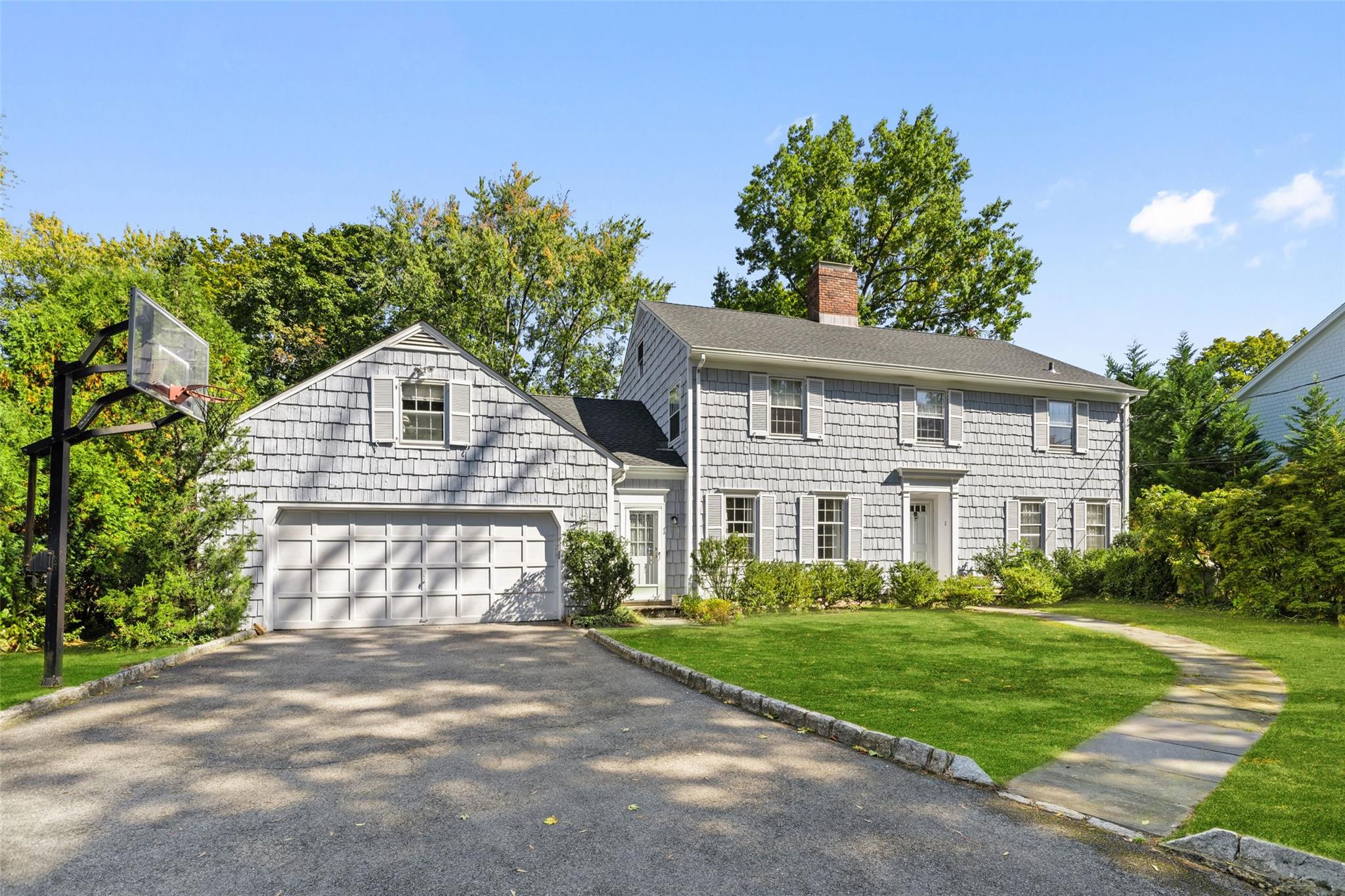 Dickel Road, Scarsdale, New York - 5 Bedrooms  
4 Bathrooms  
10 Rooms - 