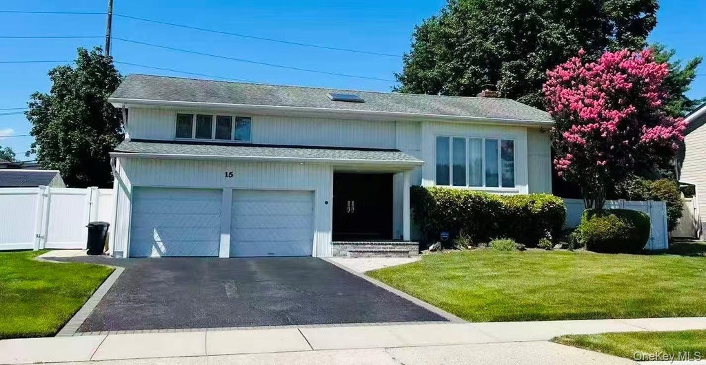 Photo of 15 Yates Lane, Jericho, NY 11753 (MLS # 1060989)