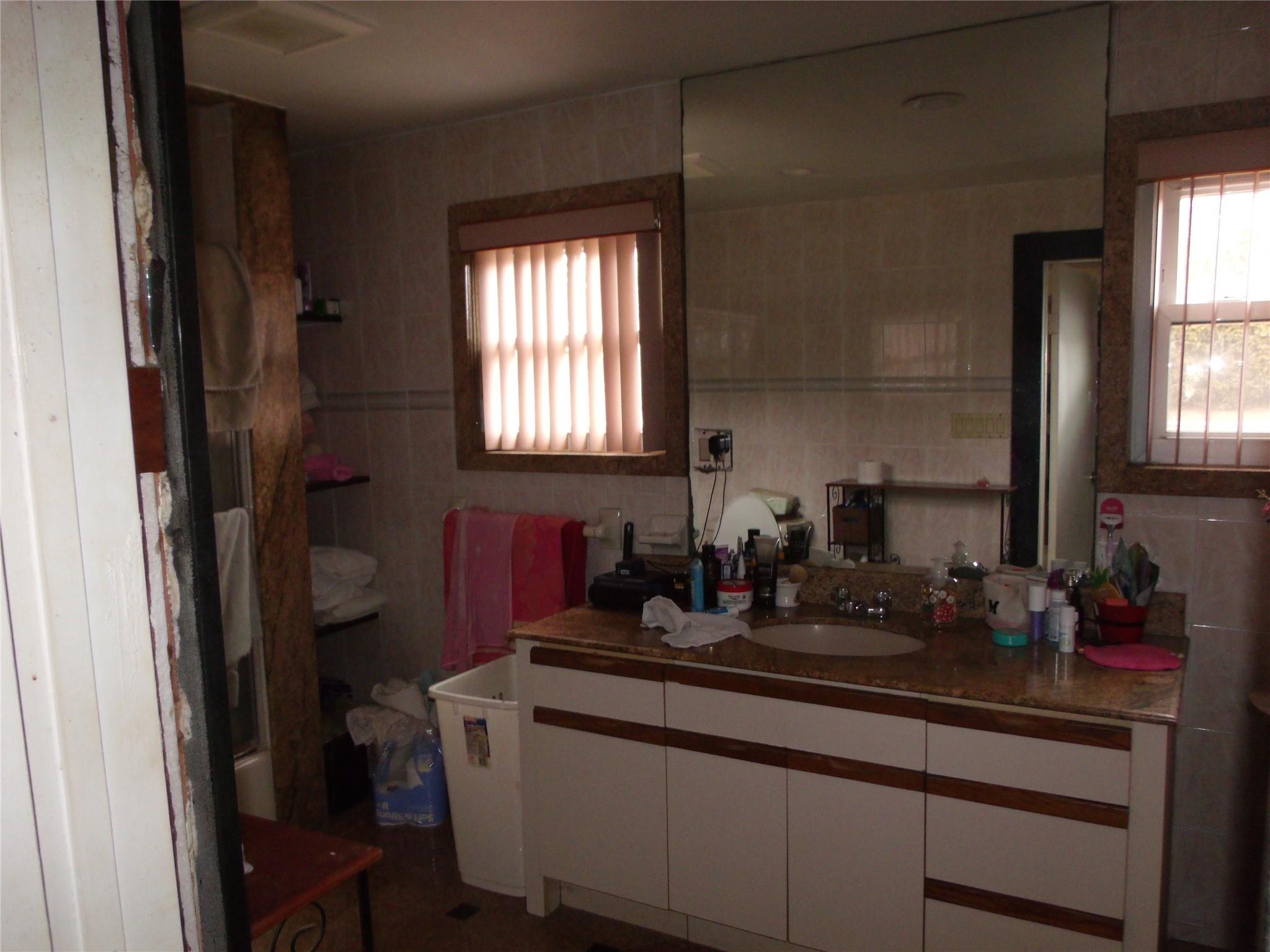 145 Bayview Avenue, Inwood, New York image 8