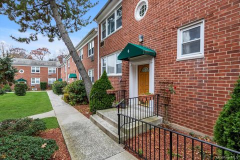 Homes For Sale - 643 Pelham Road #6D<br/> New Rochelle, NY 10805