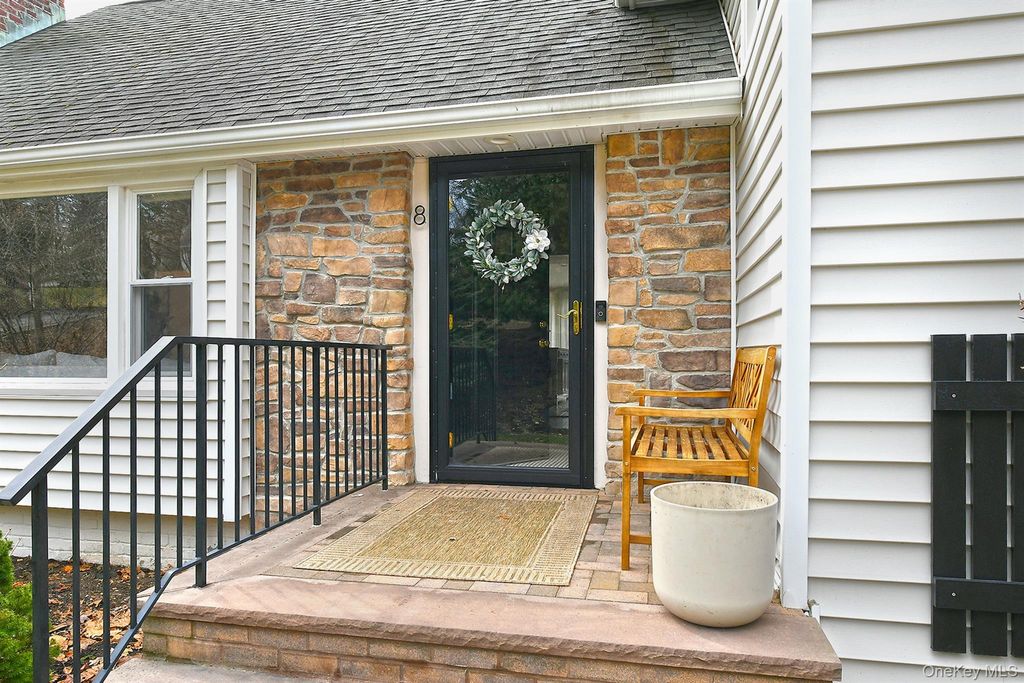 Photo of 8 Sherwood Drive, Huntington, NY 11743 (MLS # 971474)