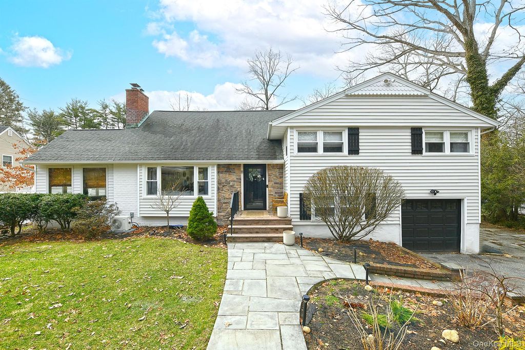 Photo of 8 Sherwood Drive, Huntington, NY 11743 (MLS # 971474)