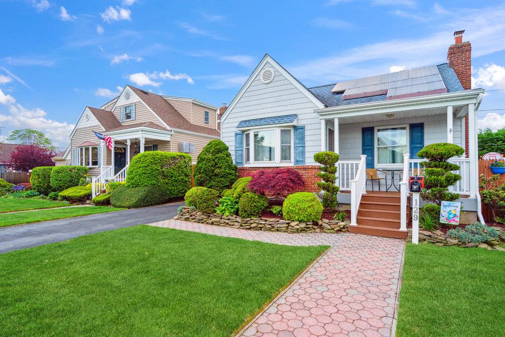 129 Deauville Parkway, Lindenhurst, New York image 3