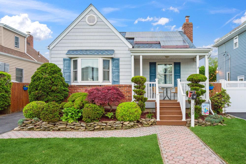 129 Deauville Parkway, Lindenhurst, New York image 1