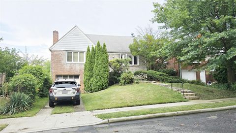 2817 215th Place Bayside NY 11360