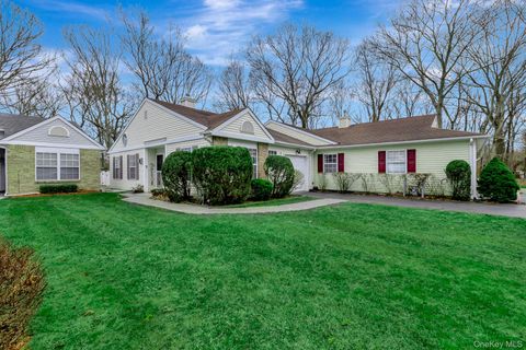 Condo For Sale - 7 Possum Path<br/> Suffolk County, Coram, NY 11727