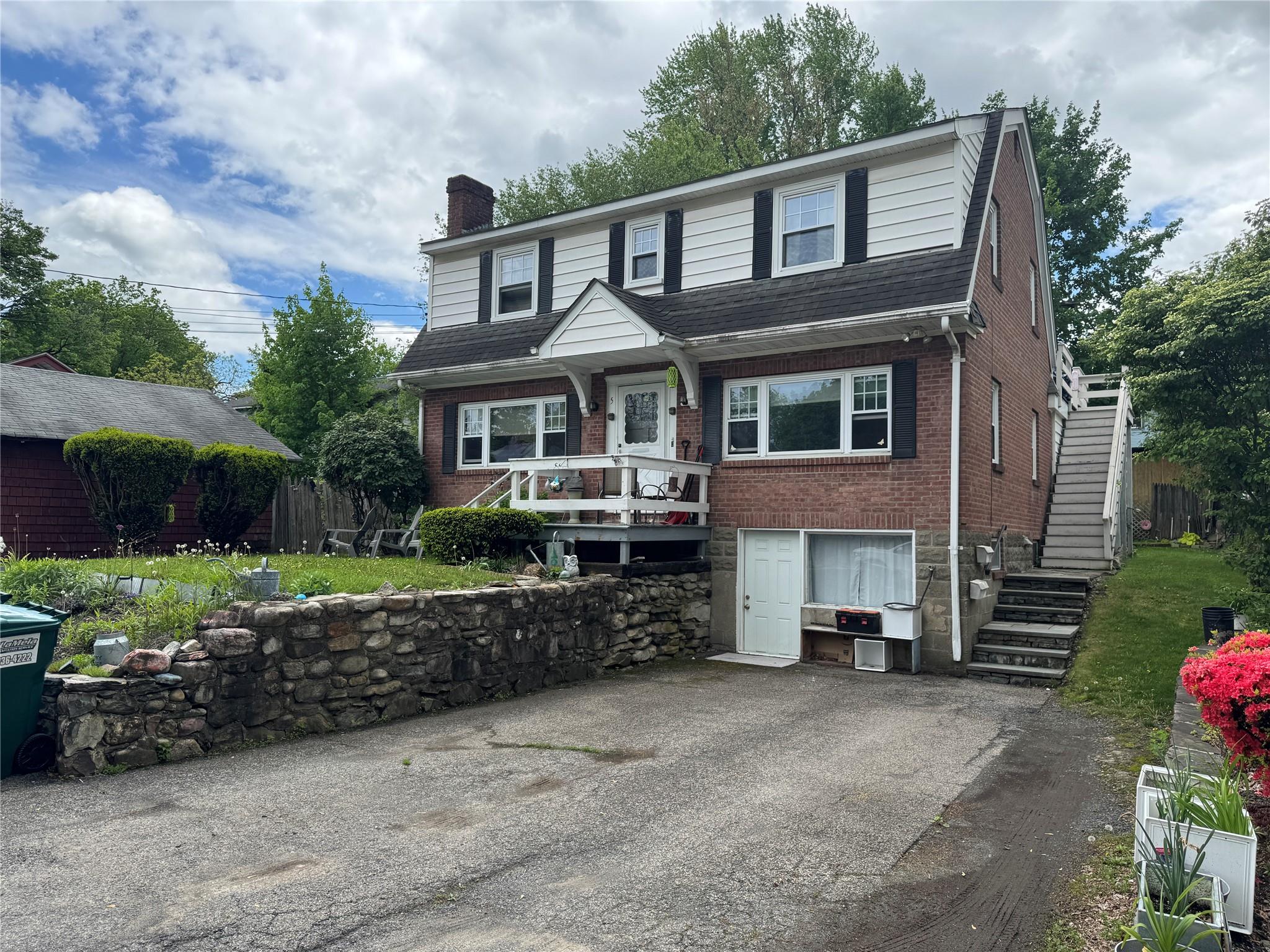 5 W Stone Street