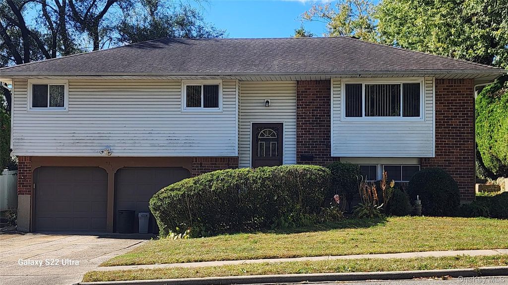 Photo of 330 Key Place, Jericho, NY 11753 (MLS # 923324)