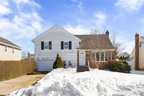 27 Elizabeth Drive Bethpage NY 11714