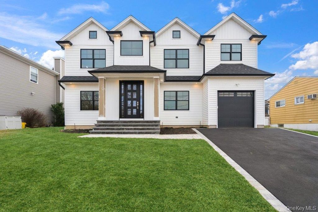 Photo of 35 Main Parkway, Plainview, NY 11803 (MLS # 952323)