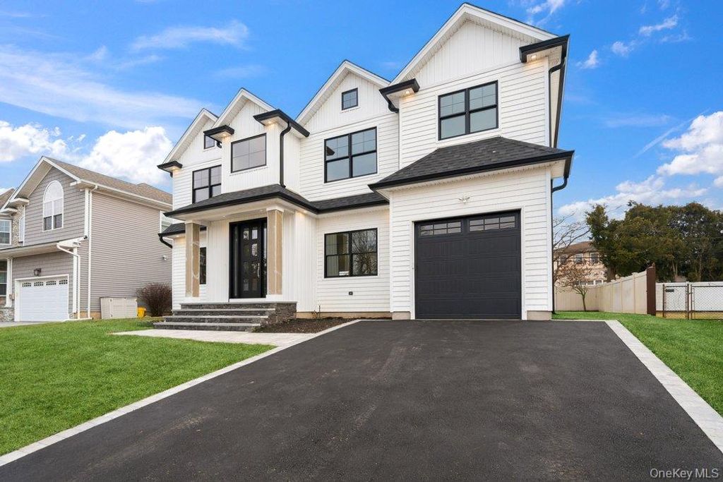 Photo of 35 Main Parkway, Plainview, NY 11803 (MLS # 952323)