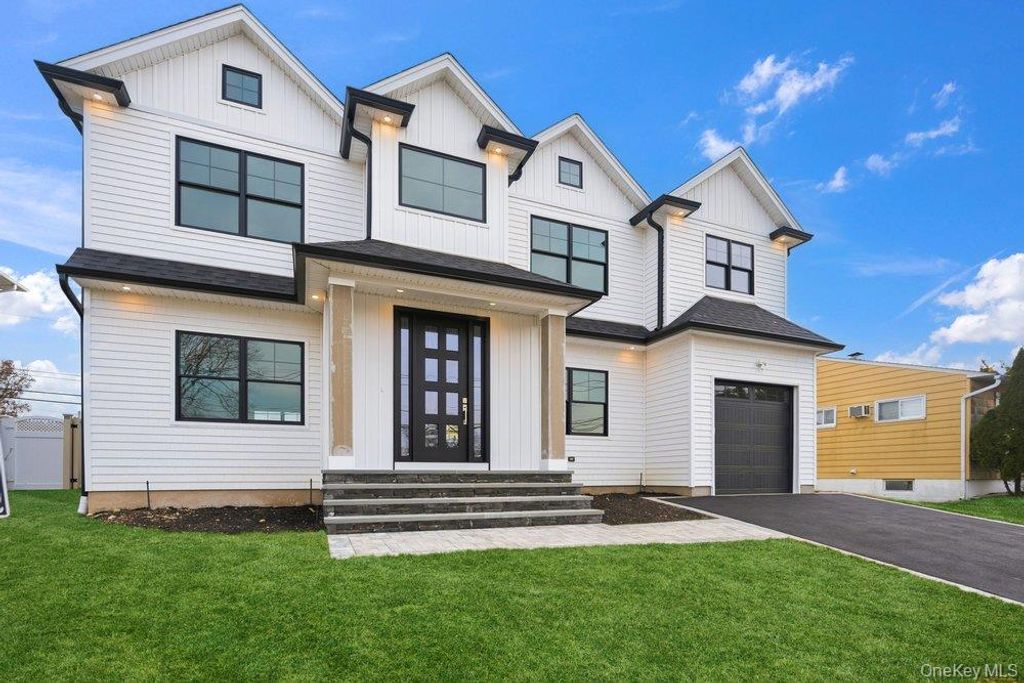 Photo of 35 Main Parkway, Plainview, NY 11803 (MLS # 952323)