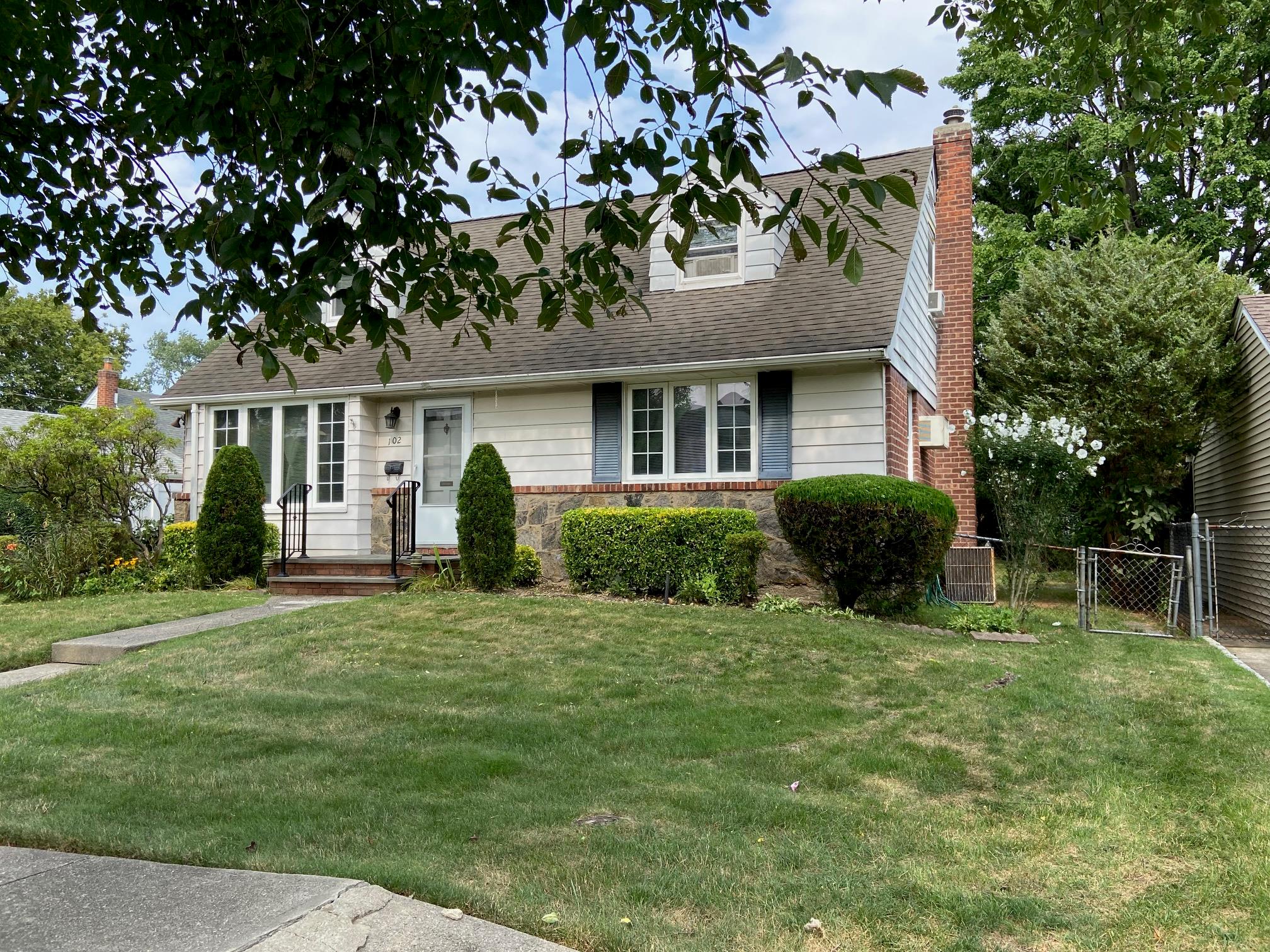 102 Schumacher Drive, New Hyde Park, New York image 2