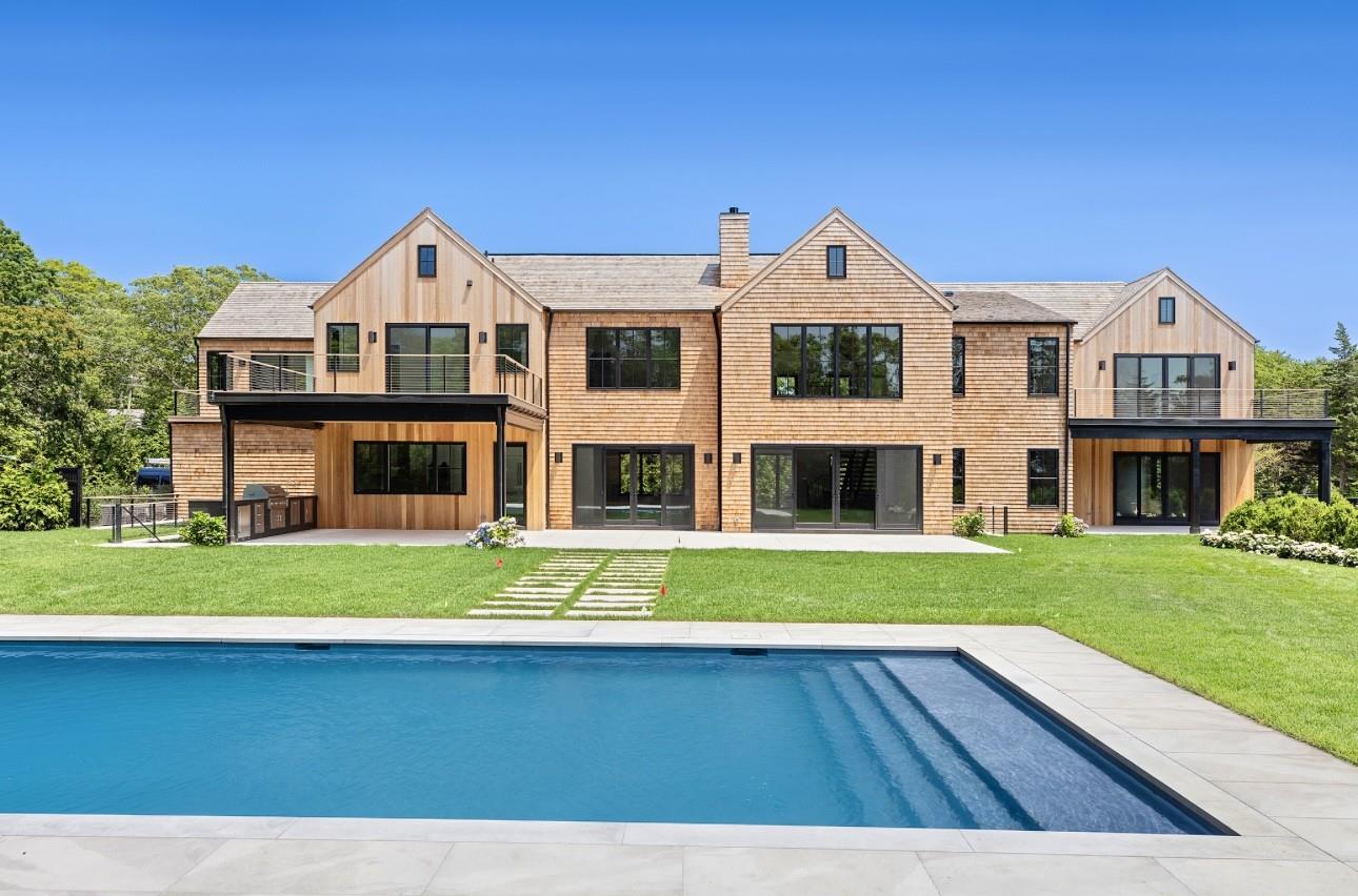 150 Edge Of Woods Road