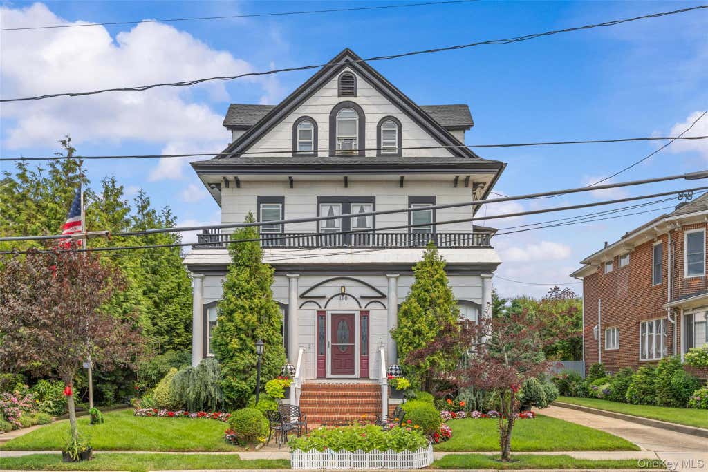 Photo of 190 Beach 137th Street, Belle Harbor, NY 11694 (MLS # 1033528)