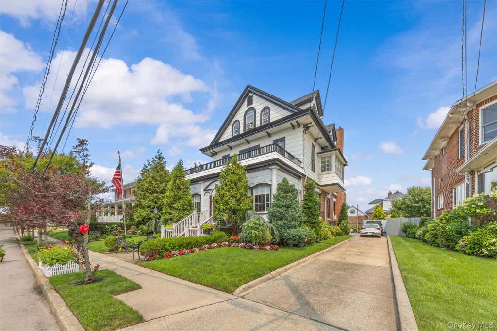 Photo of 190 Beach 137th Street, Belle Harbor, NY 11694 (MLS # 1033528)
