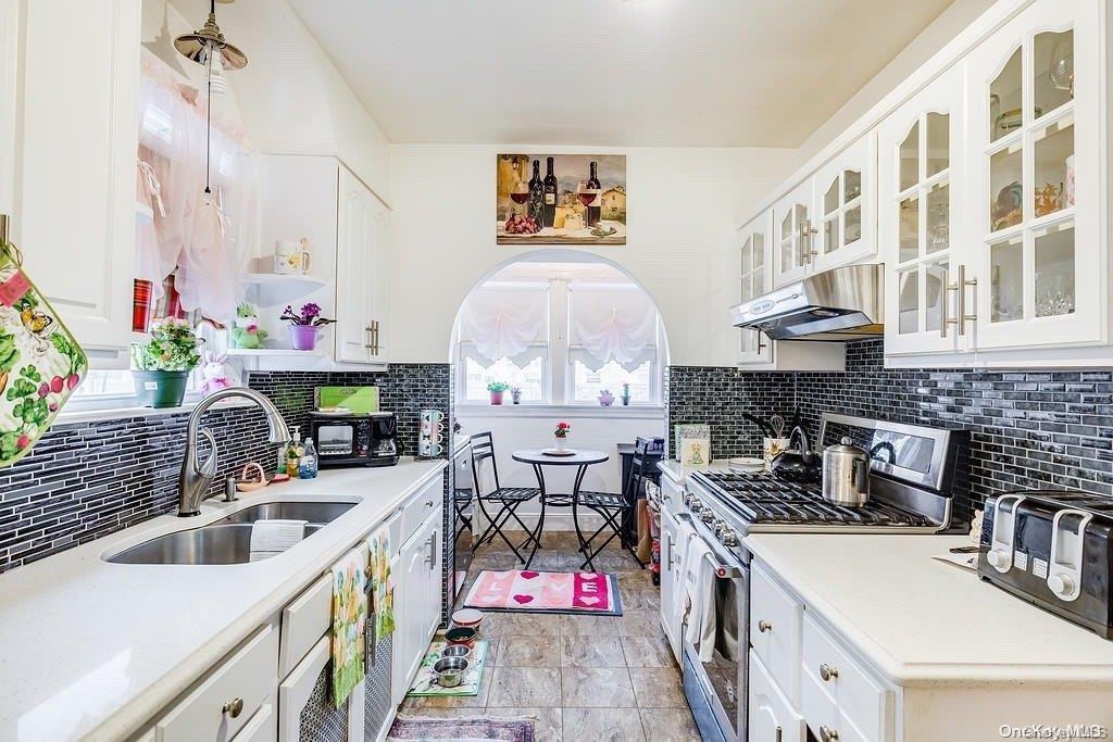 220 Belmont Parkway, Hempstead, New York image 3