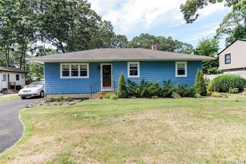 Homes For Rent - 35 Auborn Avenue<br/> Shirley, NY 11967
