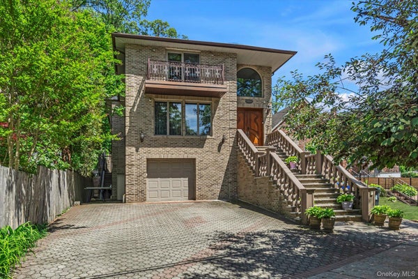 18042 ABERDEEN RD, JAMAICA, NY 11432 - Image 130162bd2f7957cfea8f8d054ee548d9/443769456