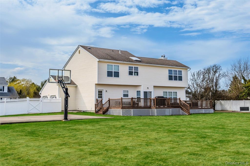 Photo of 38 Sweetgum Lane, Miller Place, NY 11764 (MLS # 978658)