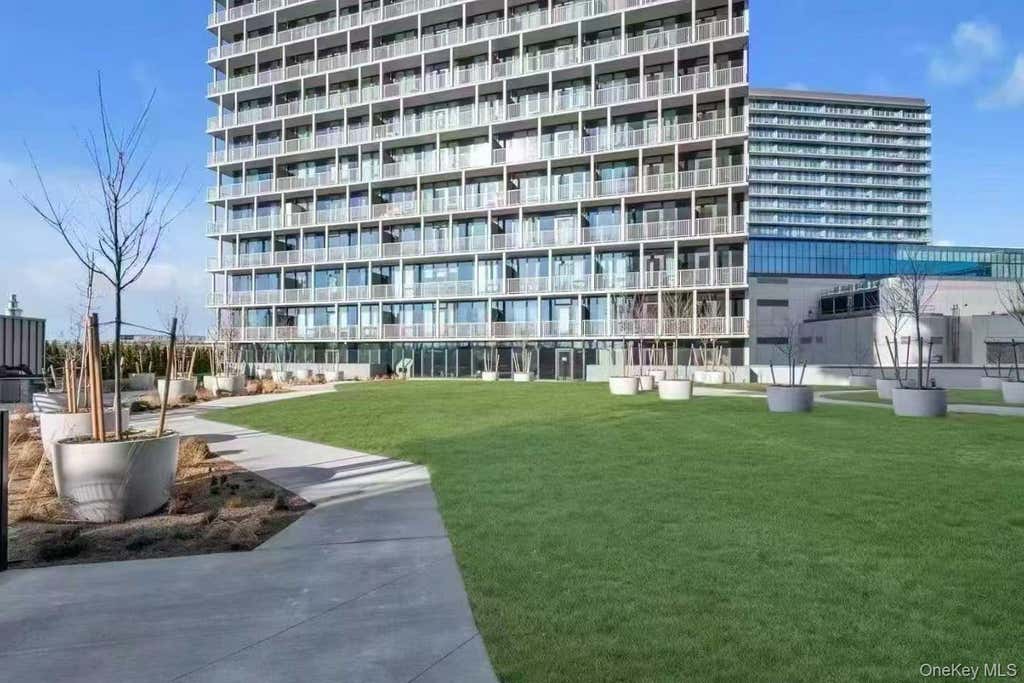 Photo of 131-02B 40th Road #4, Flushing, NY 11354 (MLS # 1037011)