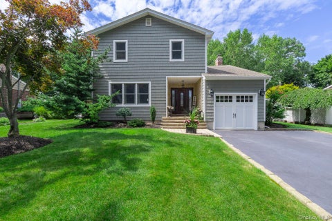 Homes For Sale - 22 Sycamore Lane<br/> Commack, NY 11725