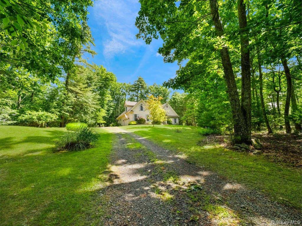 Photo of 101 Azalea Court, Out of Area, PA 18337 (MLS # 1013849)