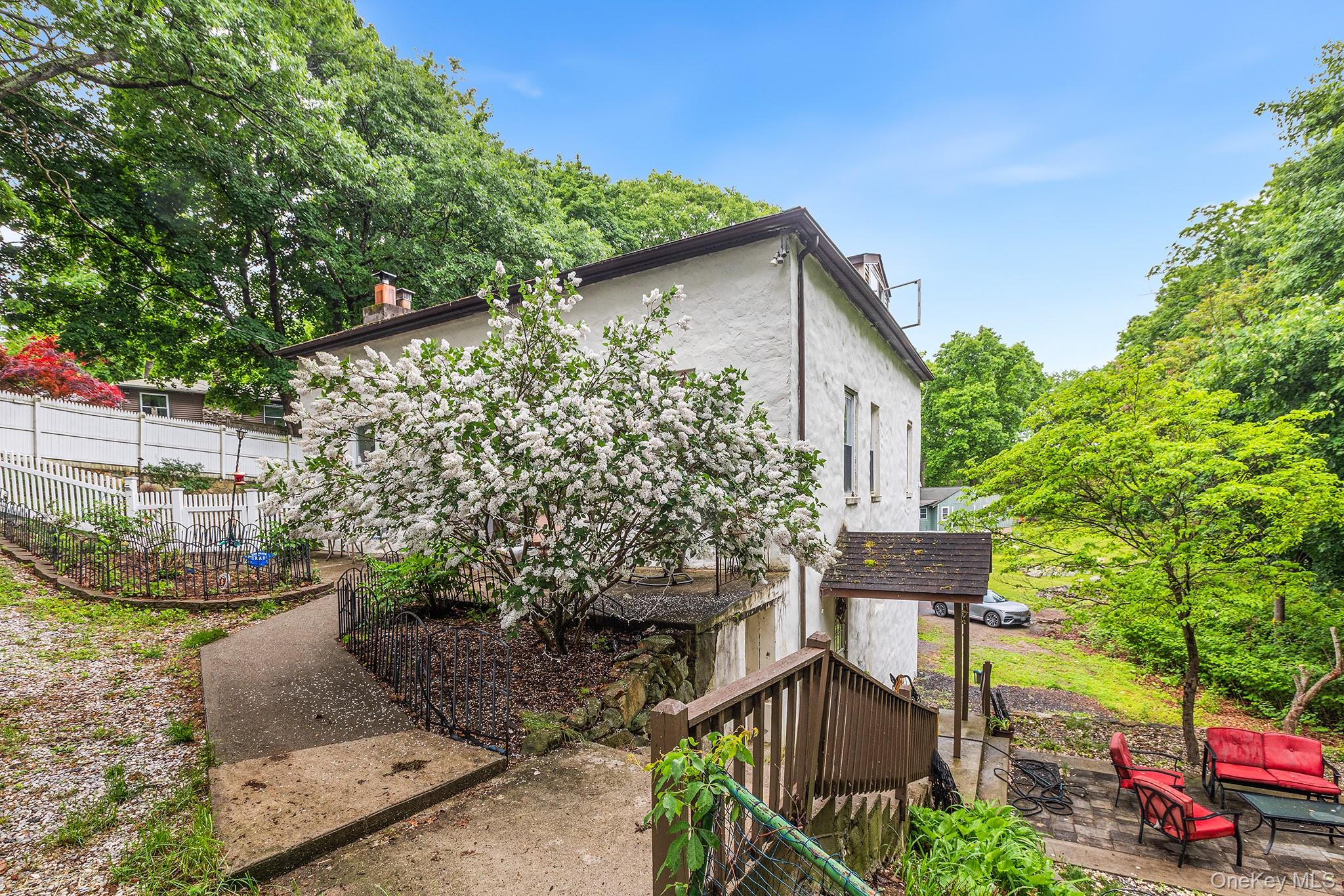 11 Forest Place