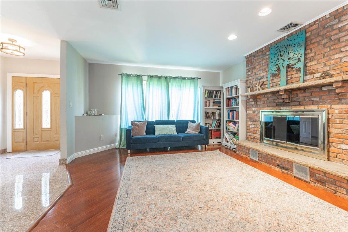 48 Columbia Avenue, Cedarhurst, New York image 3