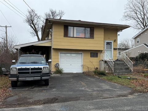 103 W 2nd Street Ronkonkoma NY 11779