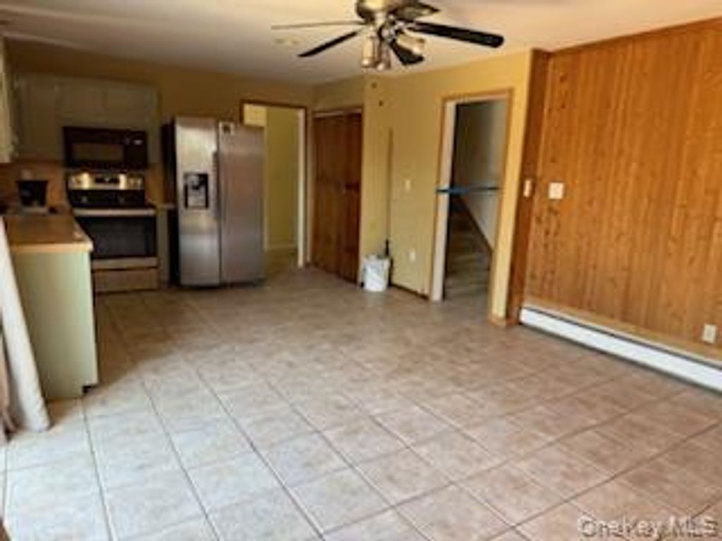 Photo of 22 Salisbury Drive S, East Northport, NY 11731 (MLS # 957137)