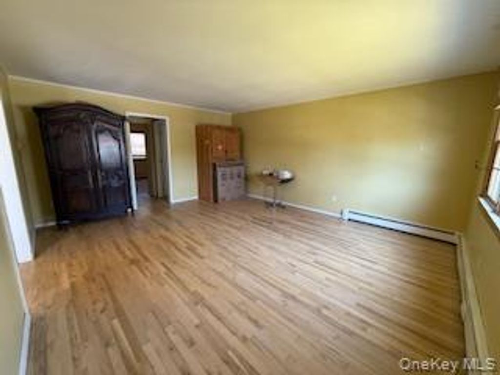 Photo of 22 Salisbury Drive S, East Northport, NY 11731 (MLS # 957137)