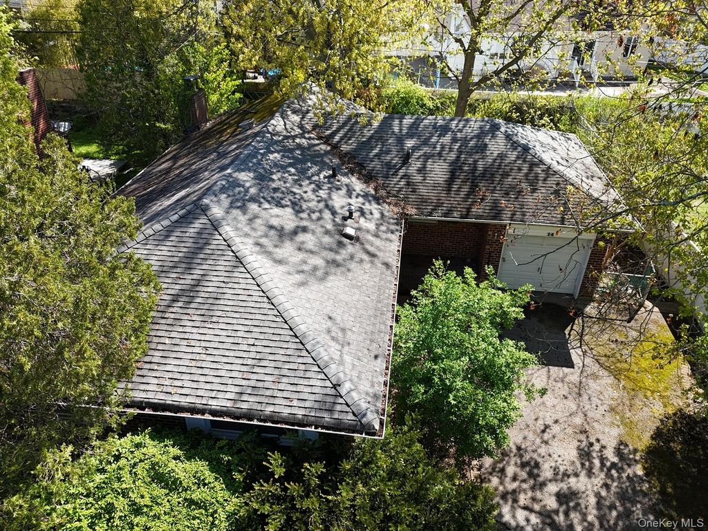 Photo of 14 Central Park Road, Plainview, NY 11803 (MLS # 993578)