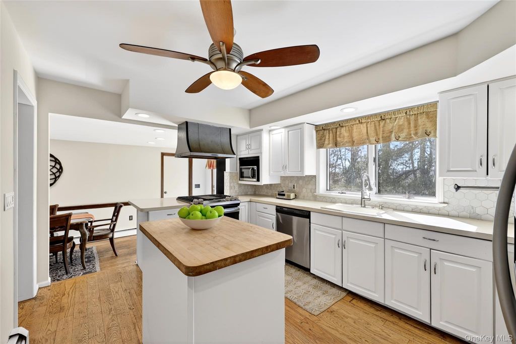 Photo of 18 Taylor Road, Elmsford, NY 10523 (MLS # 979852)