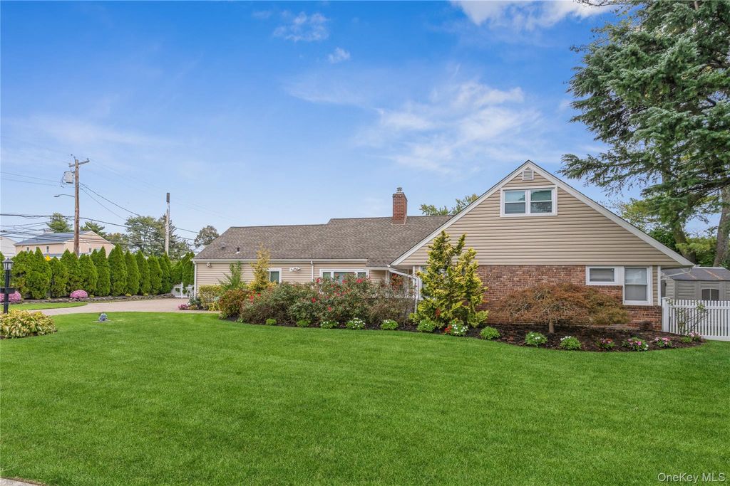 Photo of 262 Channon Road, Hewlett Harbor, NY 11557 (MLS # 922071)