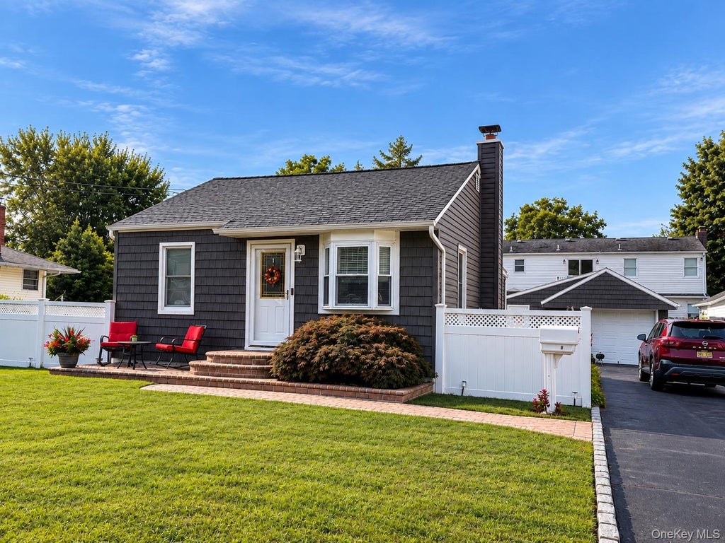 Photo of 1467 4th Street, West Babylon, NY 11704 (MLS # 1019980)