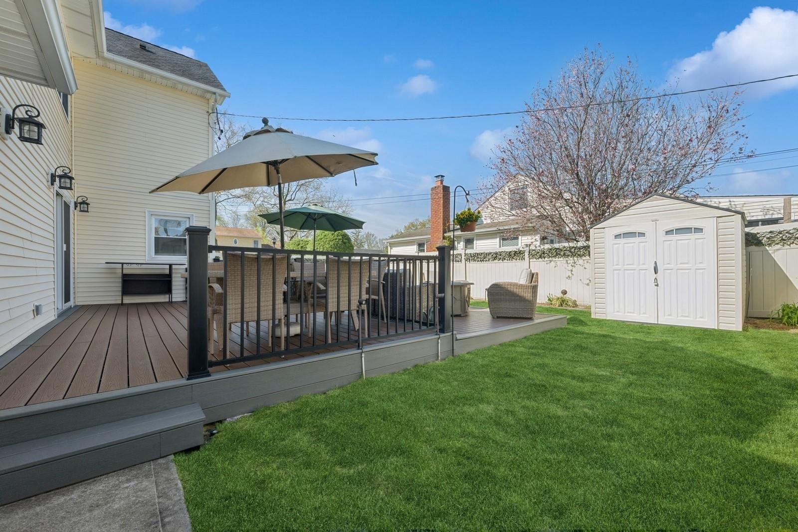 1334 Martin Drive, Wantagh, Florida image 33