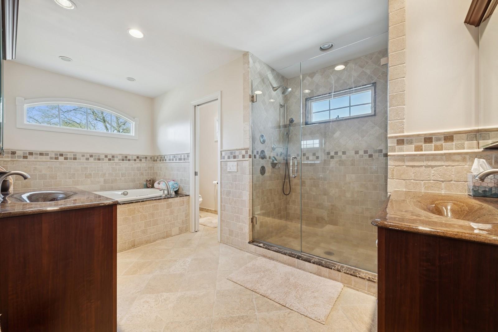1334 Martin Drive, Wantagh, Florida image 23