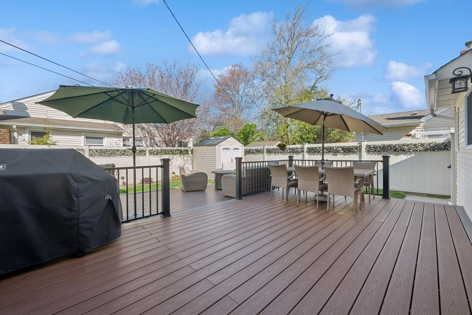 1334 Martin Drive, Wantagh, Florida image 30
