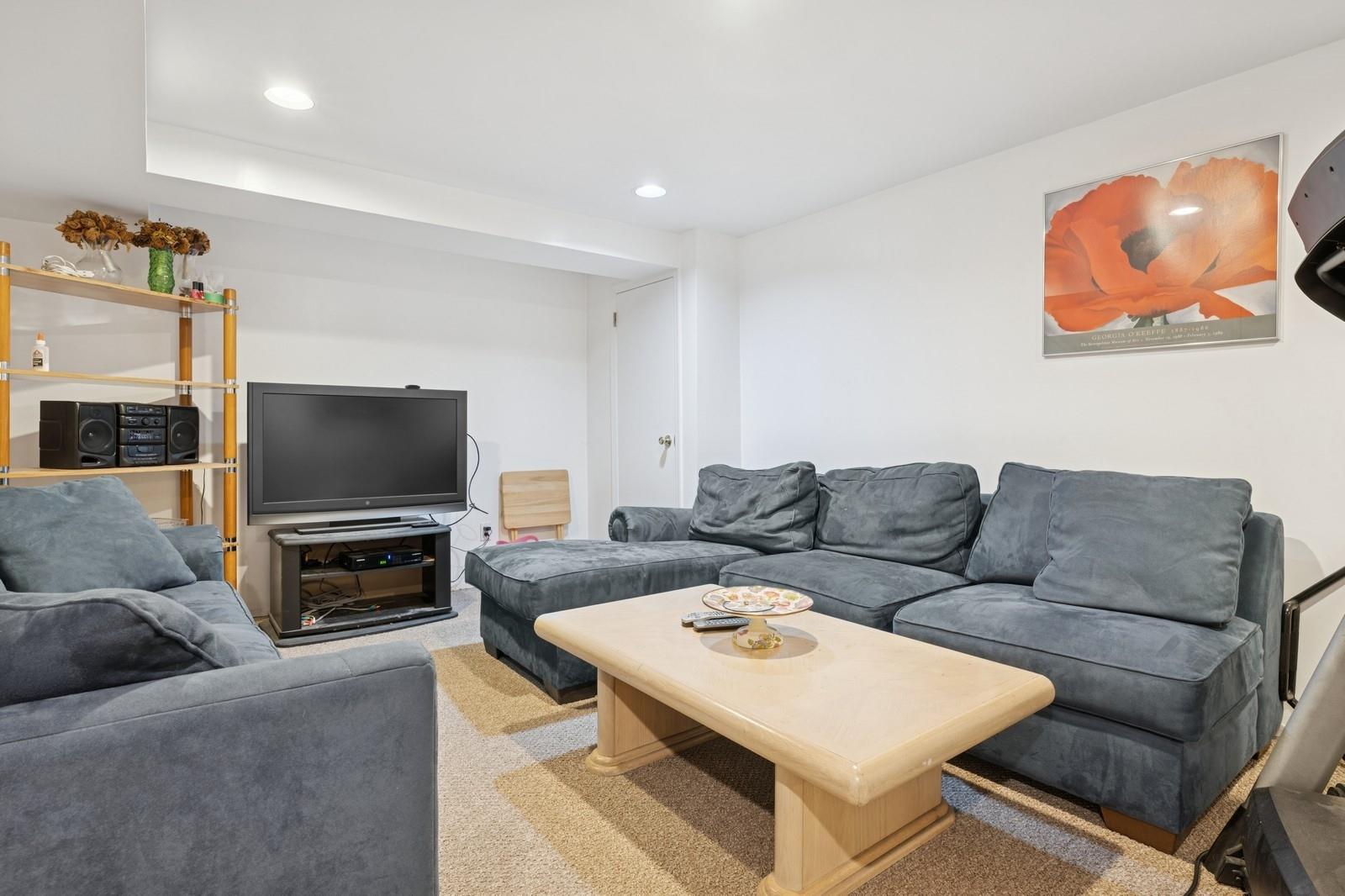 1334 Martin Drive, Wantagh, Florida image 28