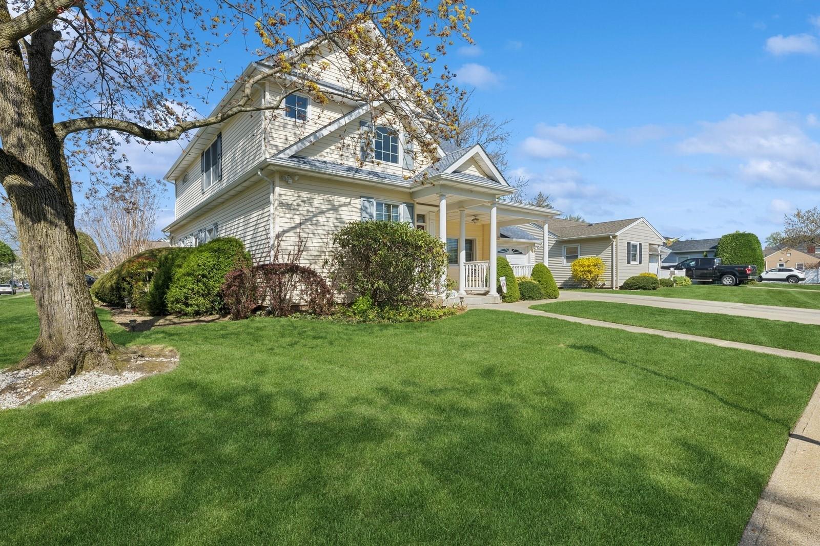 1334 Martin Drive, Wantagh, Florida image 3