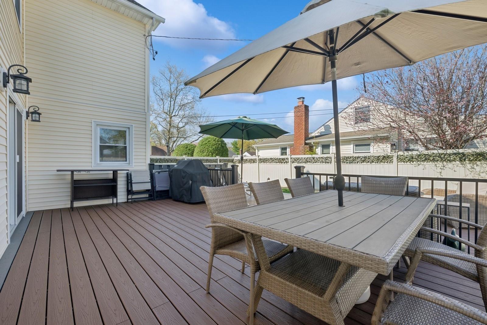 1334 Martin Drive, Wantagh, Florida image 31
