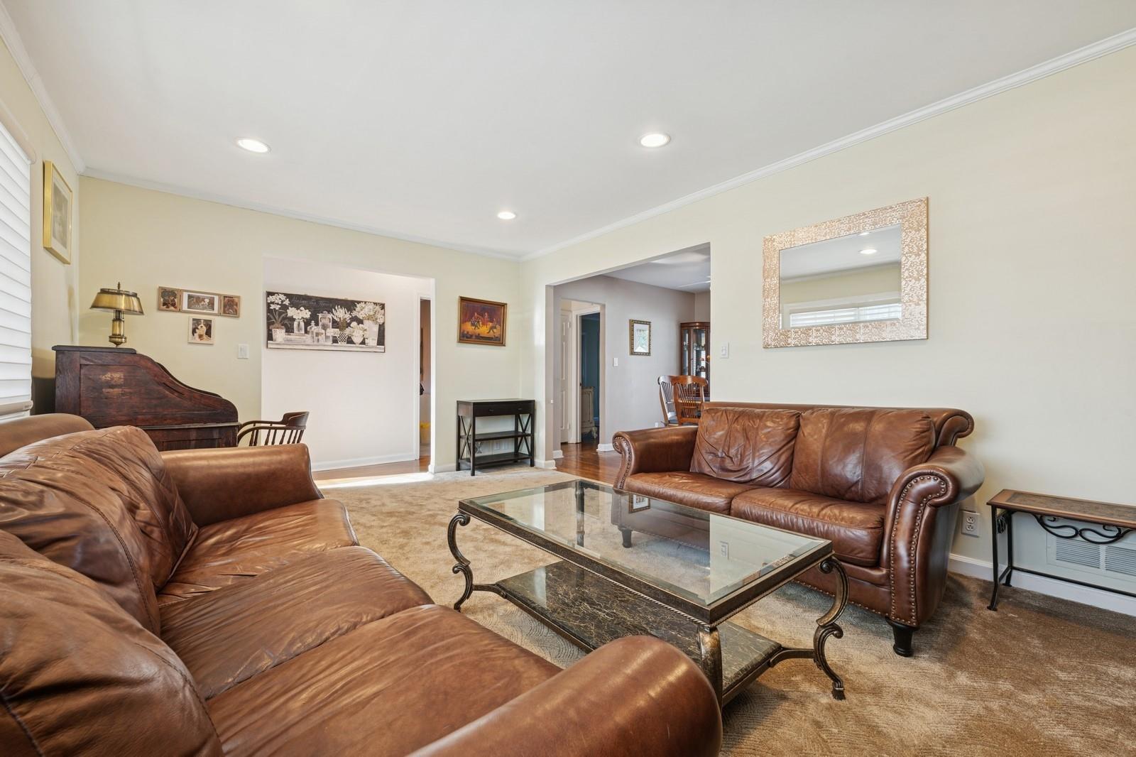 1334 Martin Drive, Wantagh, Florida image 9