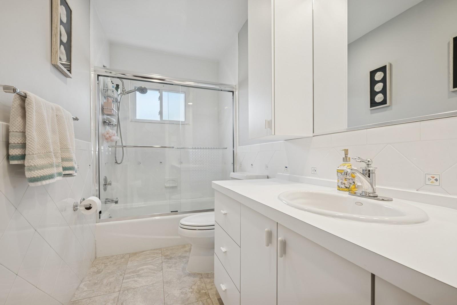 1334 Martin Drive, Wantagh, Florida image 18