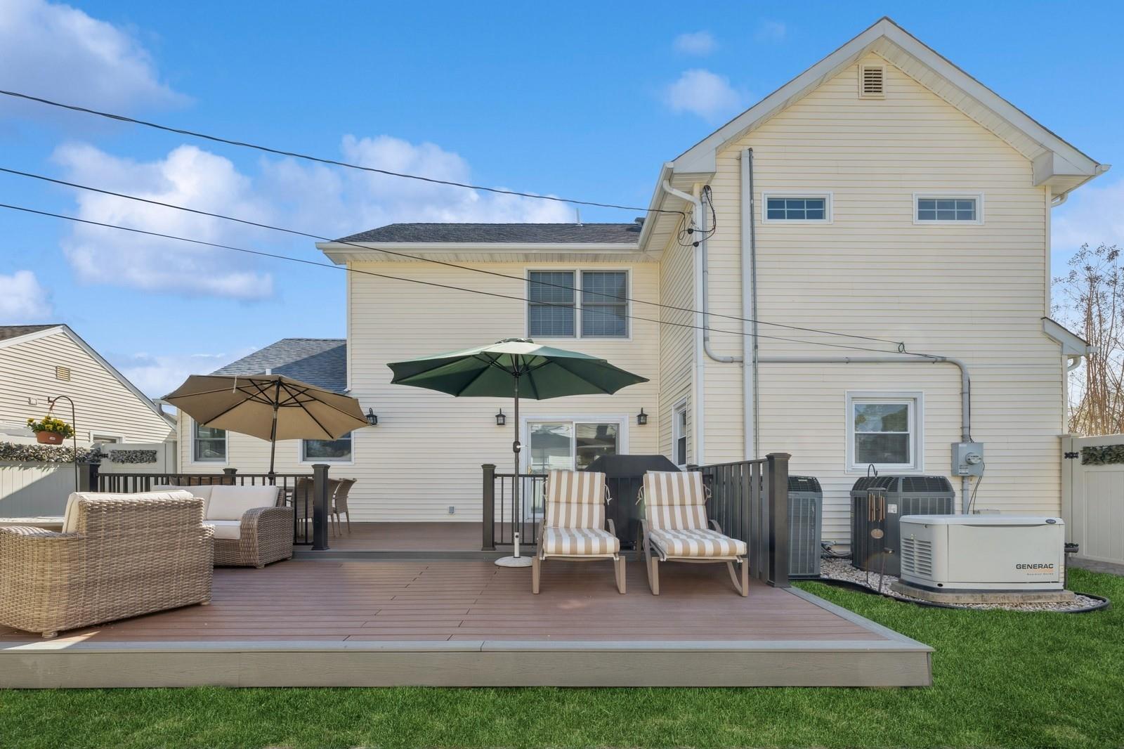 1334 Martin Drive, Wantagh, Florida image 35