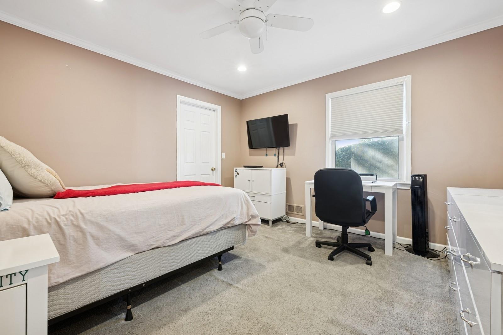 1334 Martin Drive, Wantagh, Florida image 17
