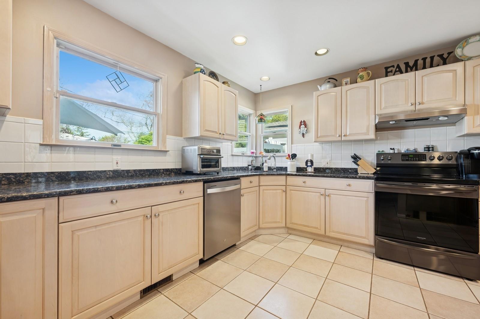 1334 Martin Drive, Wantagh, Florida image 13