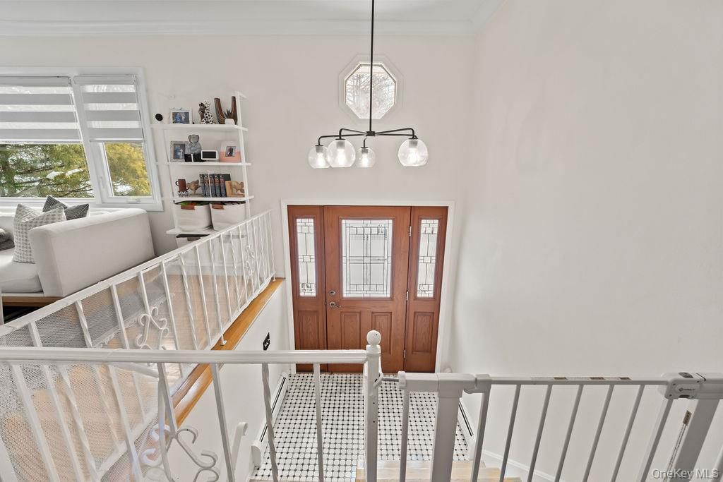 Photo of 10 Cottage Lane, Suffern, NY 10901 (MLS # 965999)